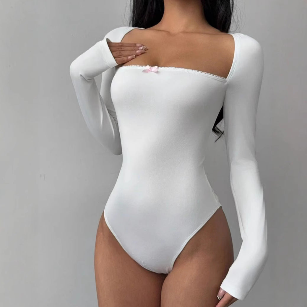 Dame Figurtiltende Langermet Bodysuit med elegant utringning Skjora