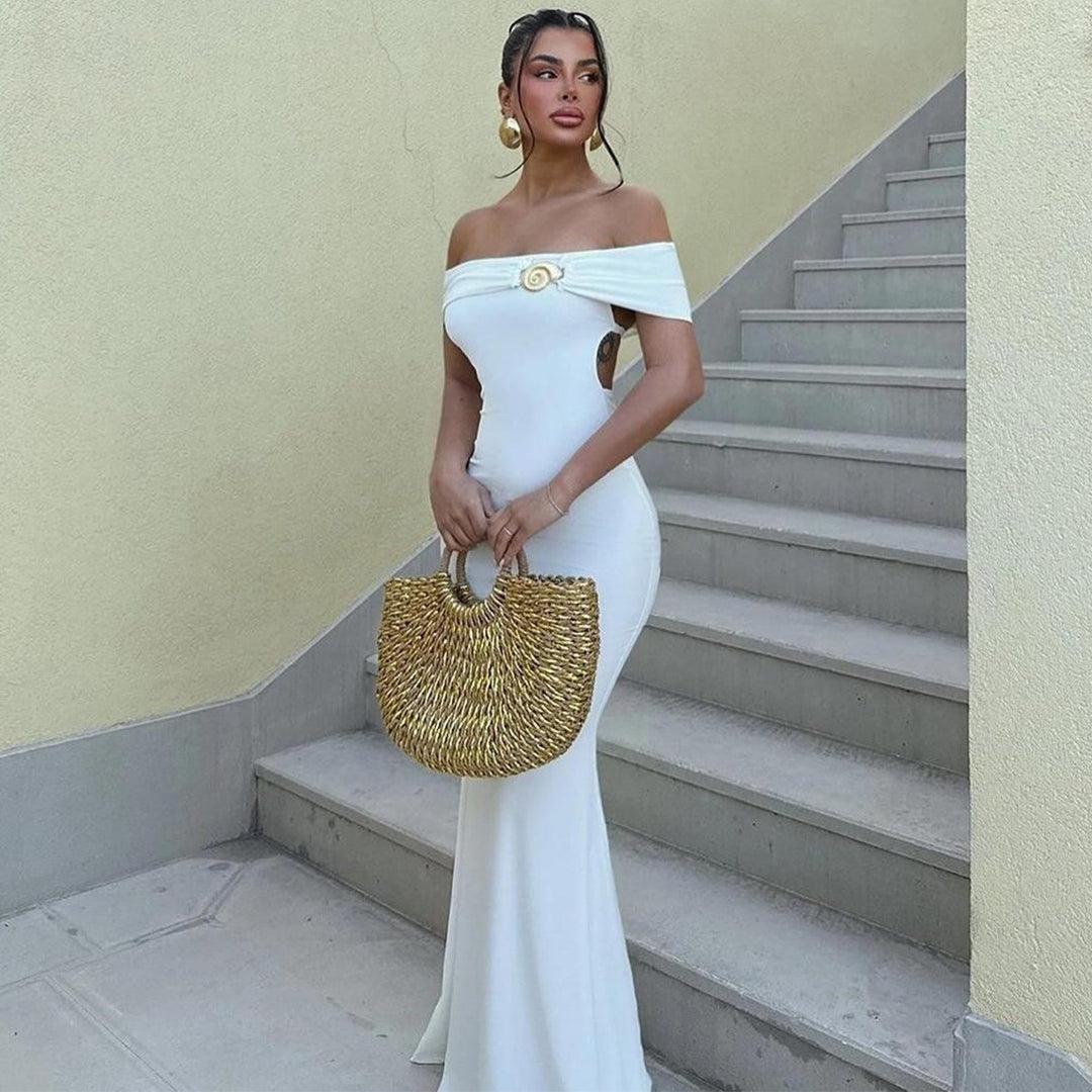 Damer Elegant Maxikjole med off-shoulder design og glitrende lukking Skjora