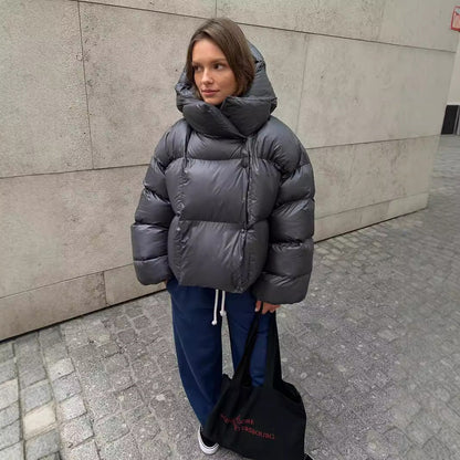 Skjora | Damer Modish, kortkappet dunjakke med hette