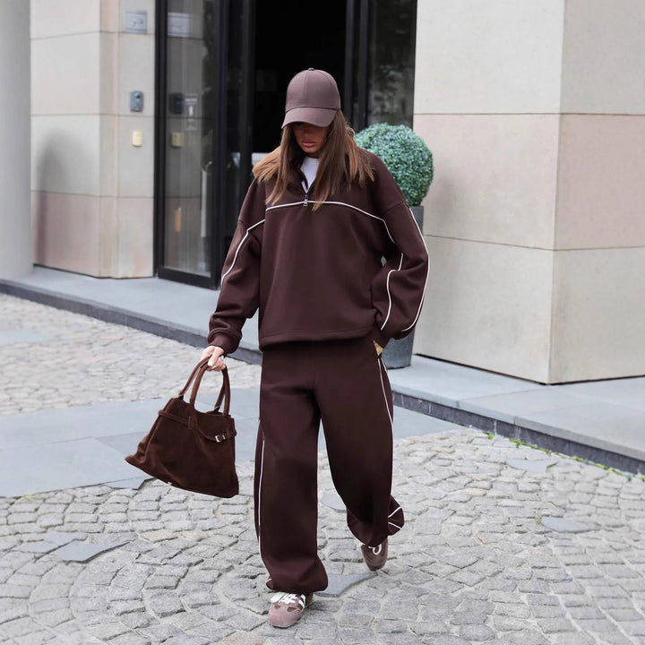 Kvinnelig sporty fritidsloungewear-sett med høy krage og glidelås Skjora