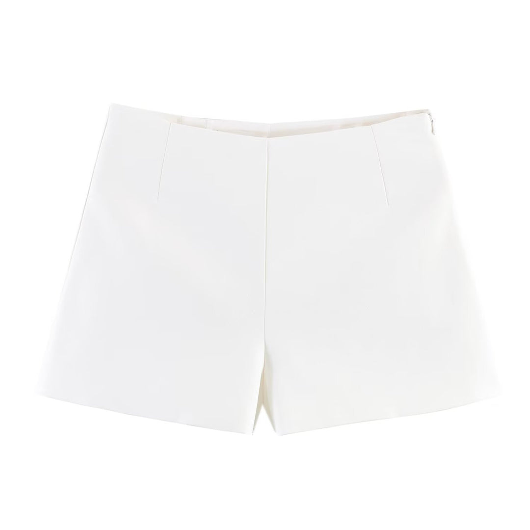 Damekombinasjon av kort topp og shorts Skjora
