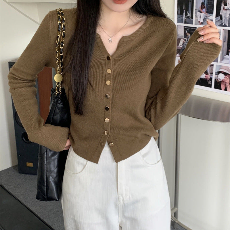 Kvinnelig elegant cardigan med knappe-detalt og mykt materiale Skjora