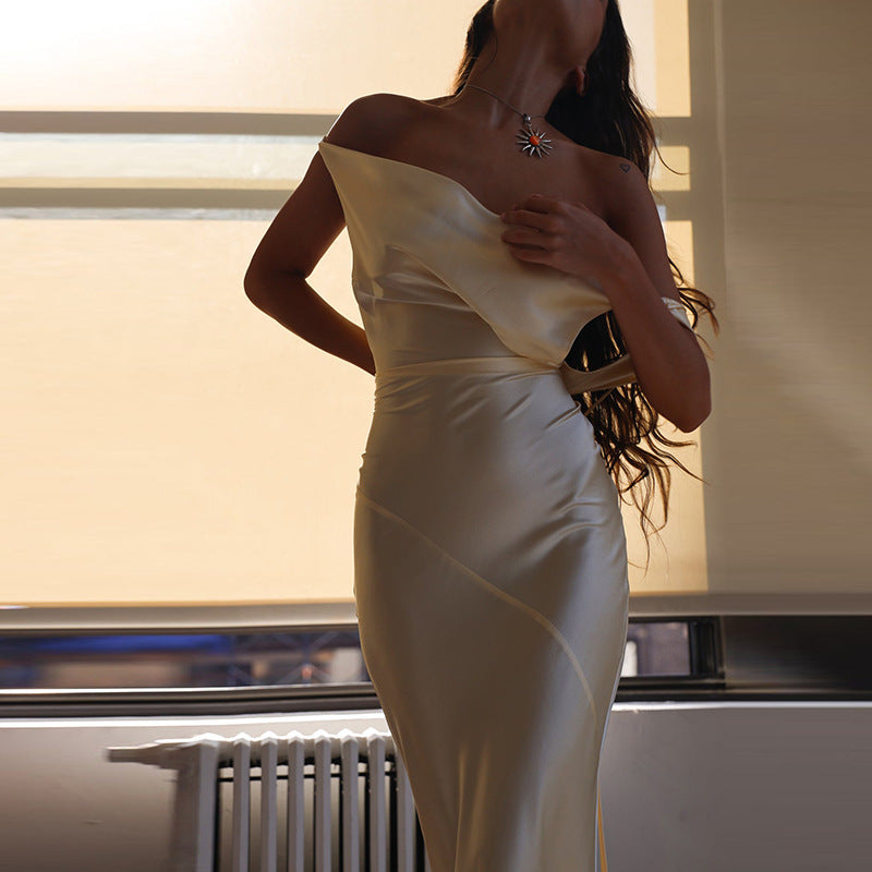Damer Elegant Satin Maxikjole med asymmetrisk overdel og flytende snitt Skjora