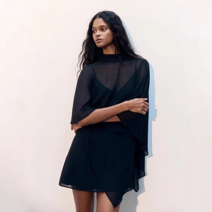 Kvinnelig elegant chiffon tunika med asymmetrisk snitt og flytende design Skjora