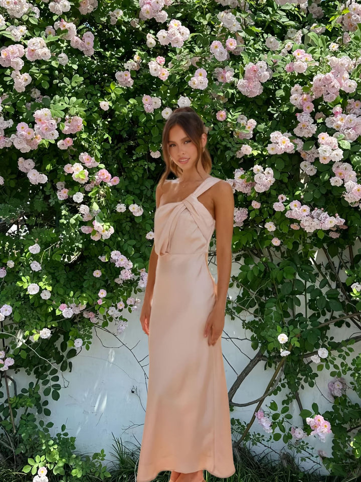 Kvinne Elegant Maxi Kjole med Asymmetrisk Topp og Flytende Hem