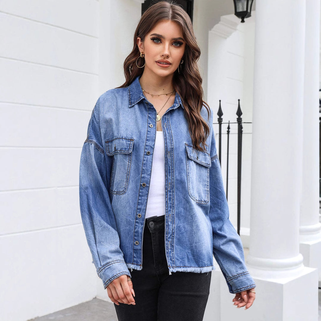 Damer Casual Denim Skjortejakke med Frynser på Mansjettene og Praktiske Lommer Skjora