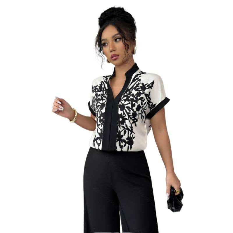 Damebluse med blomsterdetaljer og elegant snitt Skjora