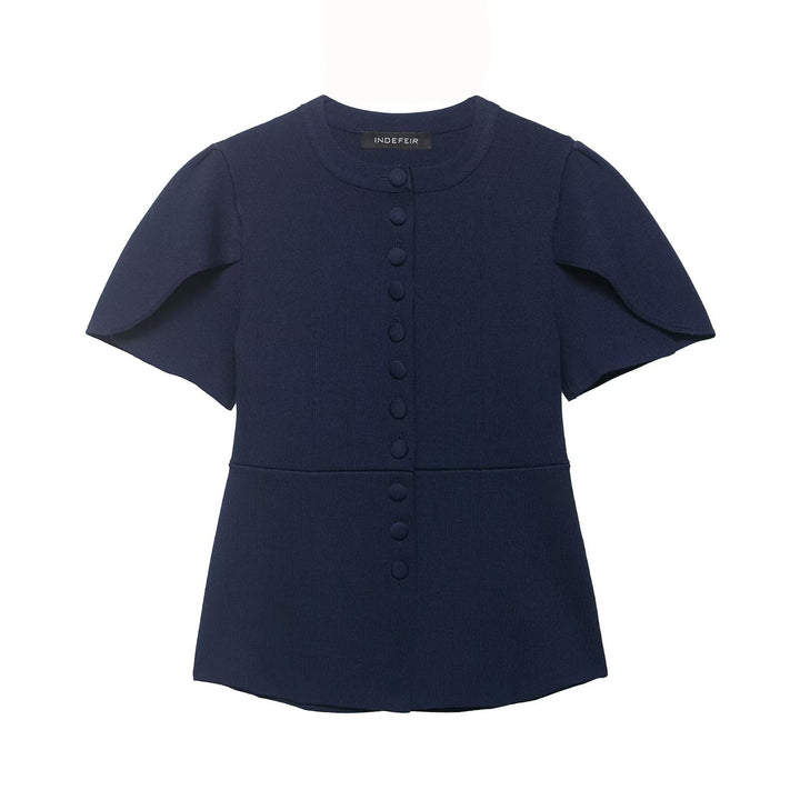 Damebluse med strukturerte puffarmer og knappedetalj Skjora