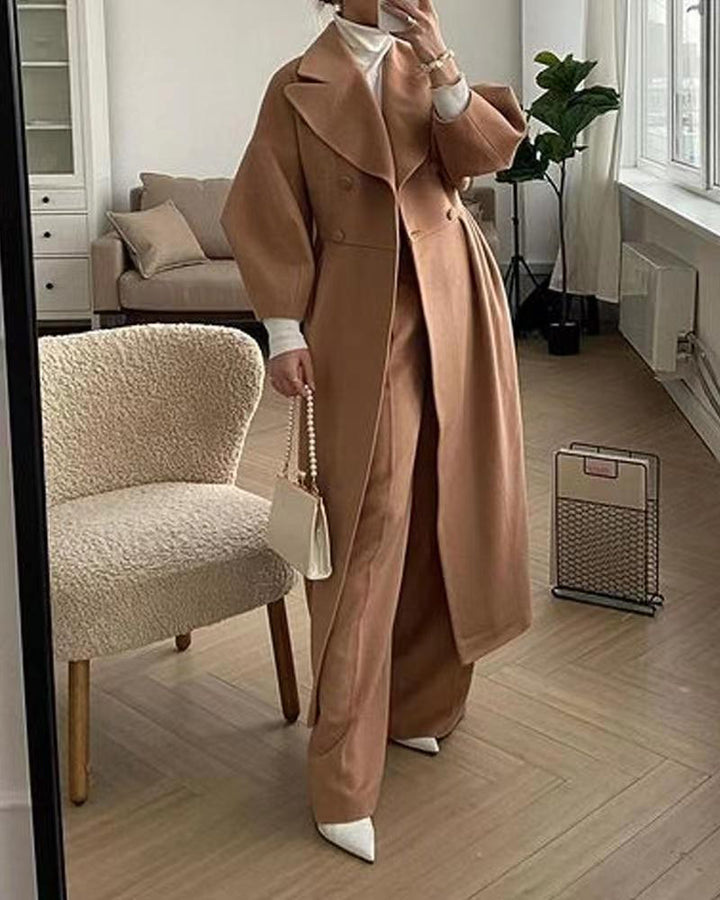 Kvinne Elegant Trenchcoat med Skreddersydd Passform og Sidesplit Skjora