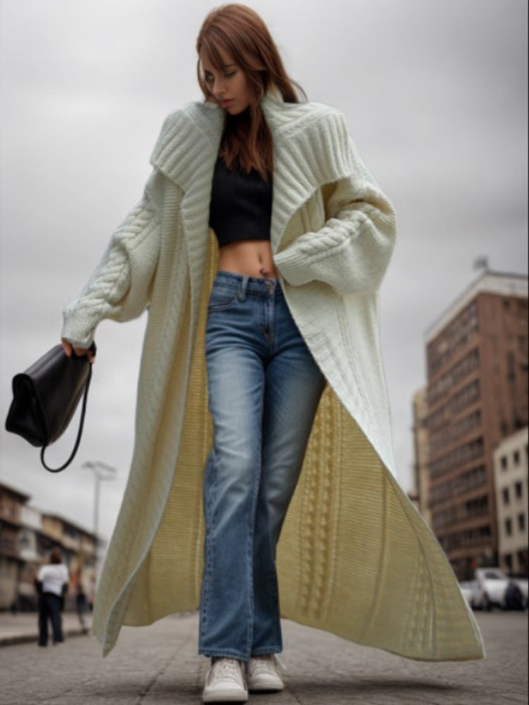 Women's chunky knitted coat with wide-cut sleeves and modern design Skjora