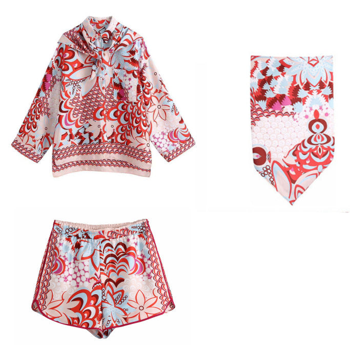 Dame blusesett med blomsterdesign og shorts Skjora