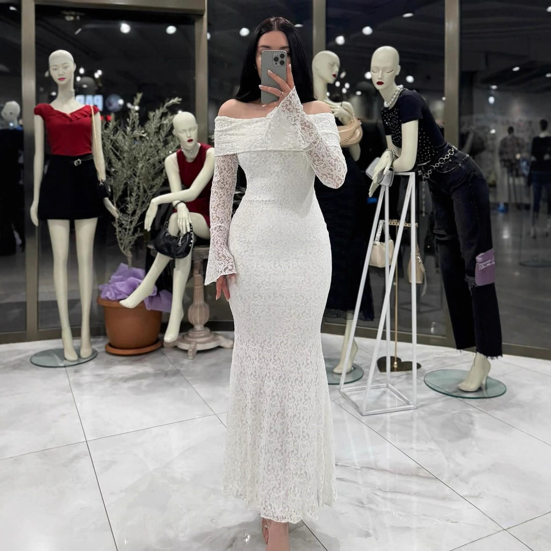 Dame Elegant spisskjole med off-shoulder design og skjørt Skjora