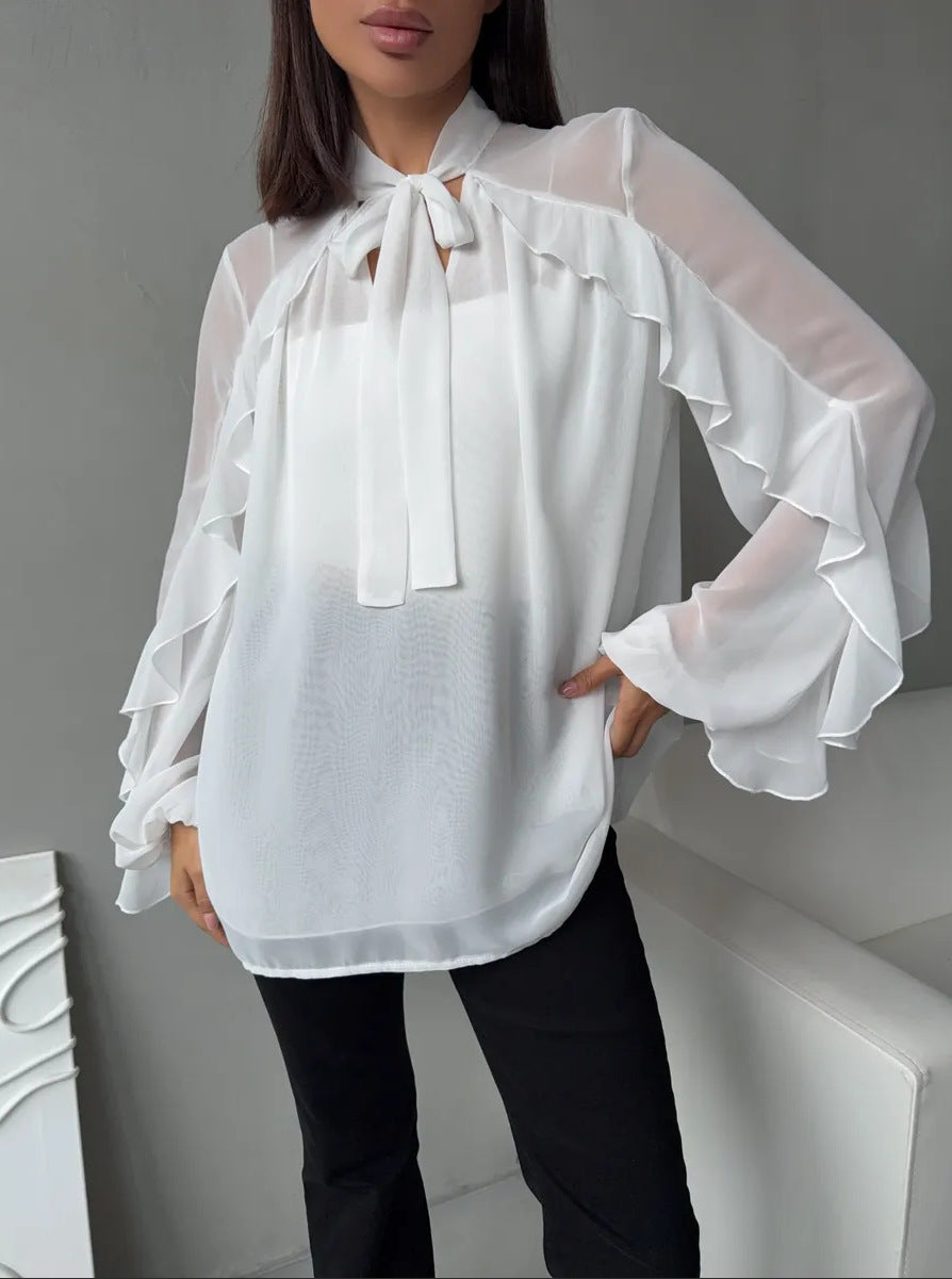 Kvinne chiffon bluse med volanger og moderne utringning Skjora