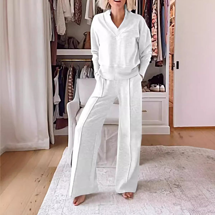 Kvinnenes komfortable loungewear-sett med V-hals og løs passform Skjora