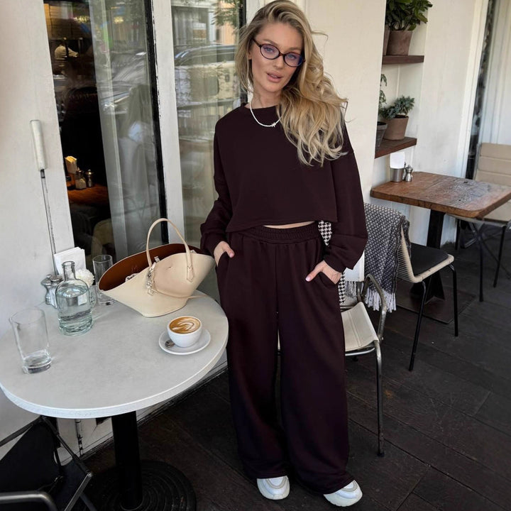 Kvinnes loungewear-sett med en løs passform og komfortabel topp Skjora