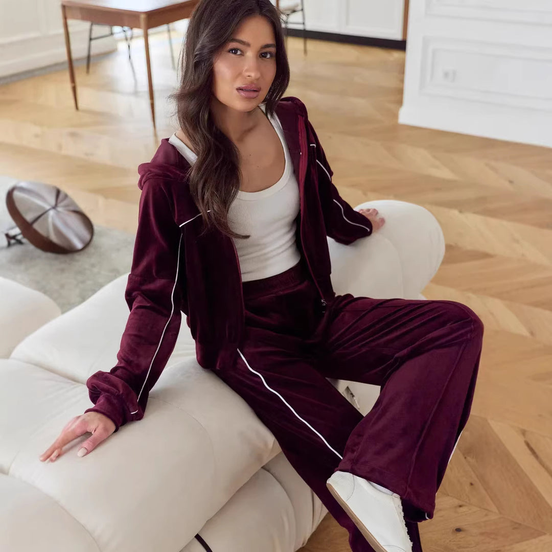 Kvinnelig sporty velour treningsdress med moderne hette og elastisk midjebånd Skjora