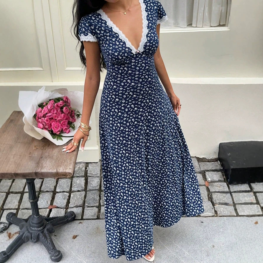 Dame maxikjole med blomsterprint og elegant blonderkjede Skjora