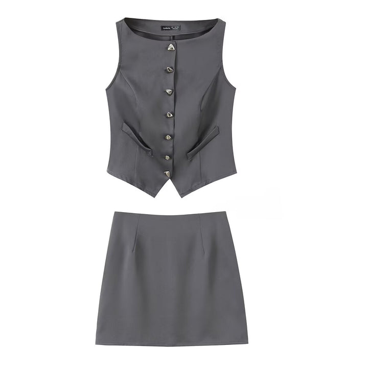Dame-set med figursydd vest og kort skjørt med elegante knappdetaljer Skjora