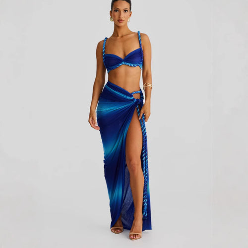 Kvinnes bikini sett med elegant omslagstoff og kunstneriske snøre detaljer Skjora