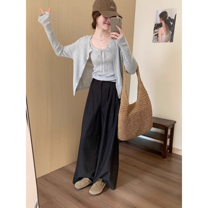 Kvinnelig uformell cardigan med fashionable knappedetaljer og forlengede ermer Skjora