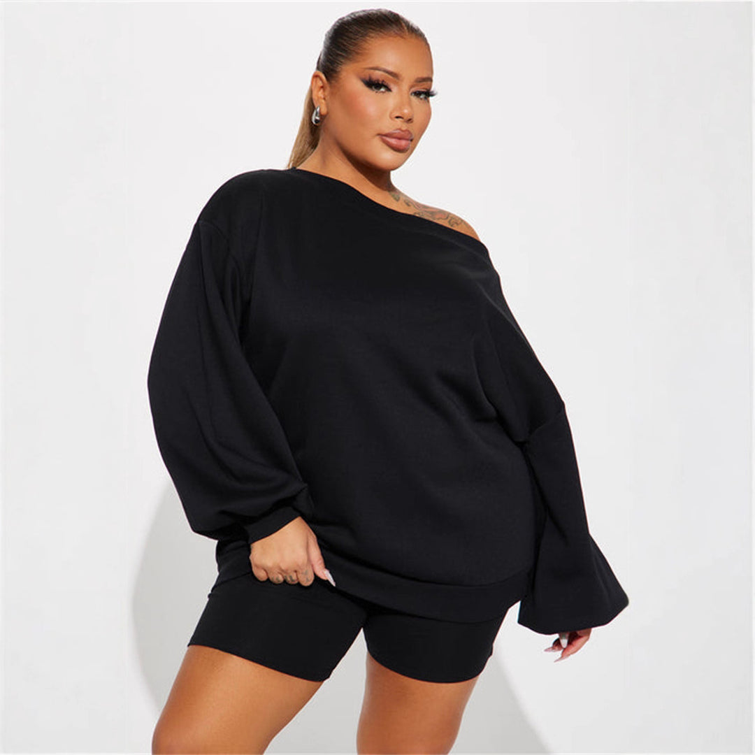 Kvinners oversized sweatshirt med asymmetrisk utringning og ballongformede ermer