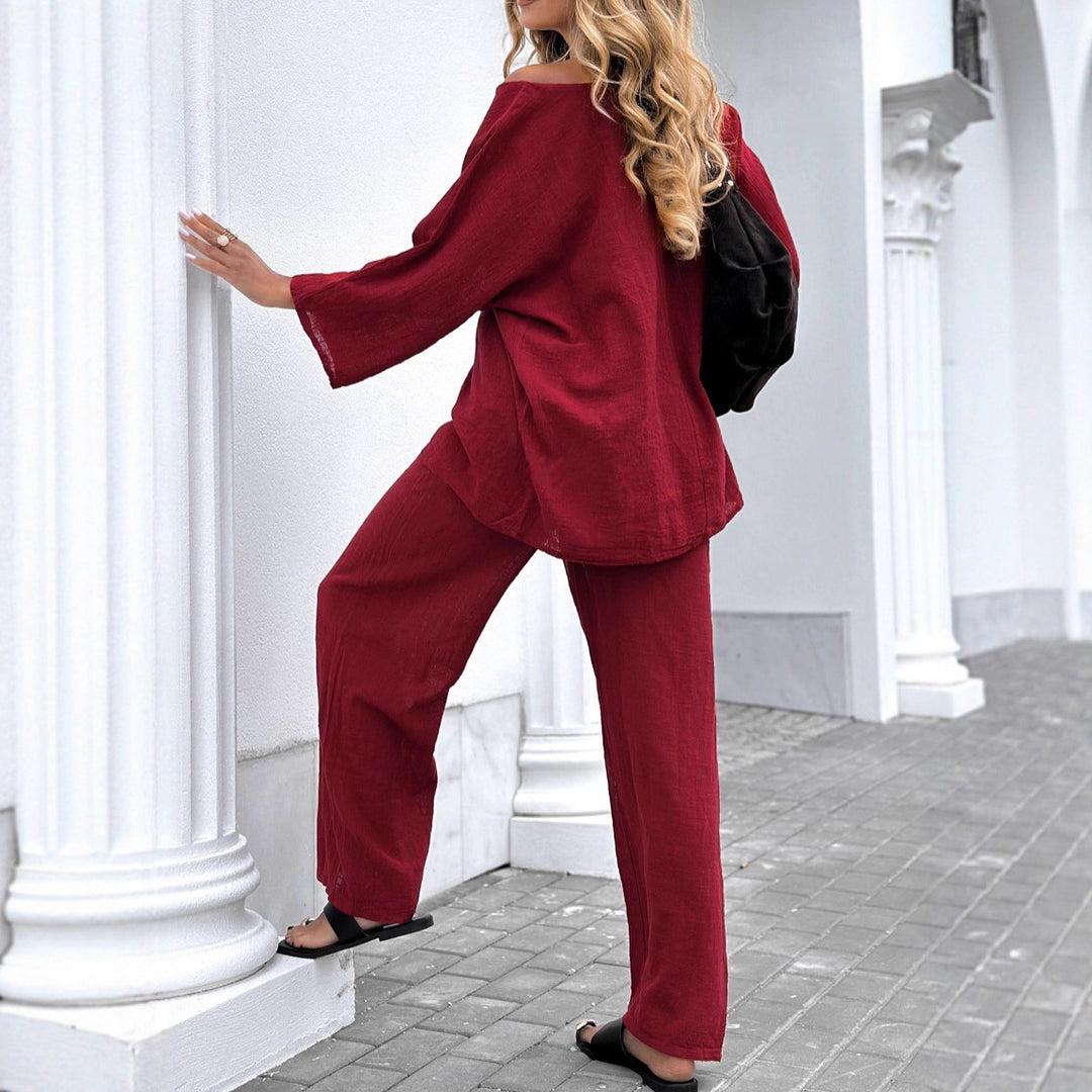Kvinnens avslappede og luftige to-dels sett med elegant topp og vidde bukser Skjora