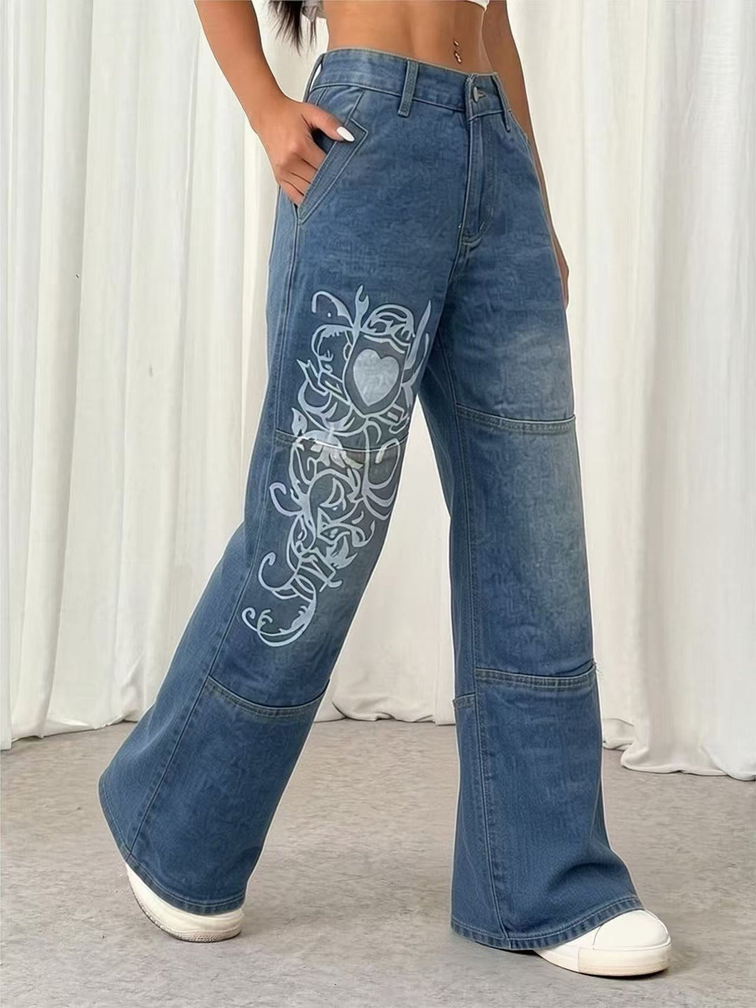 Dame vide jeans med kunstnerisk trykk Skjora