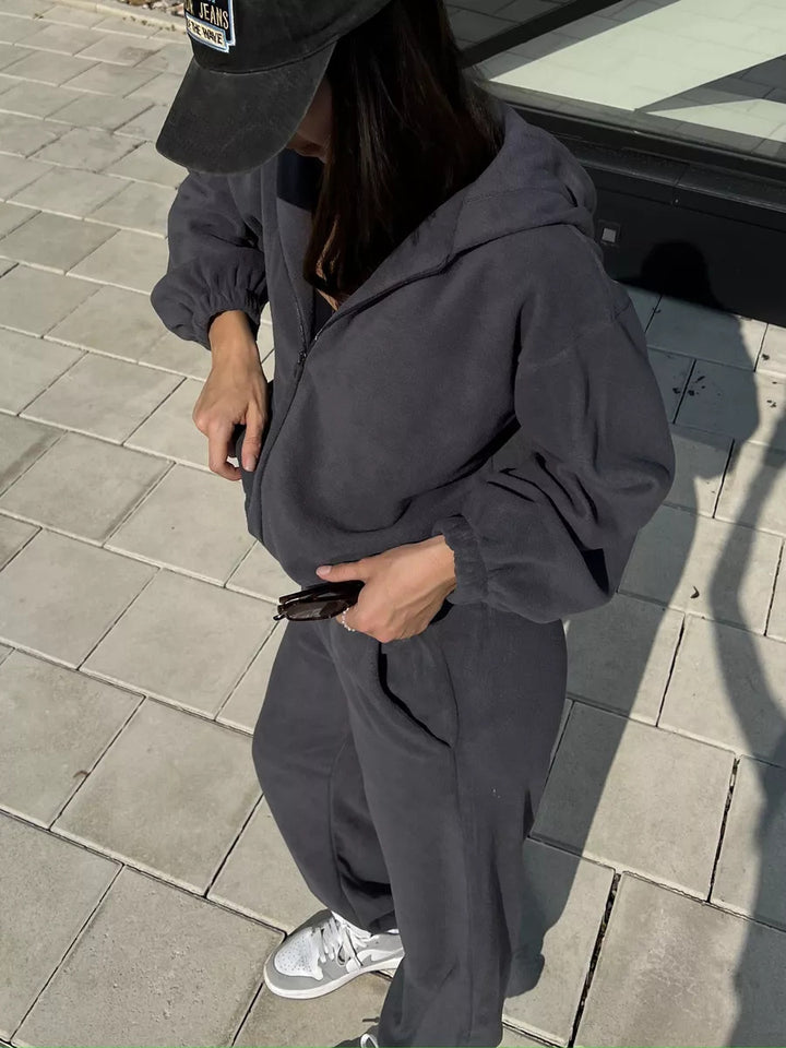 Kvinnens fleece dress med praktiske lommer og hette Skjora