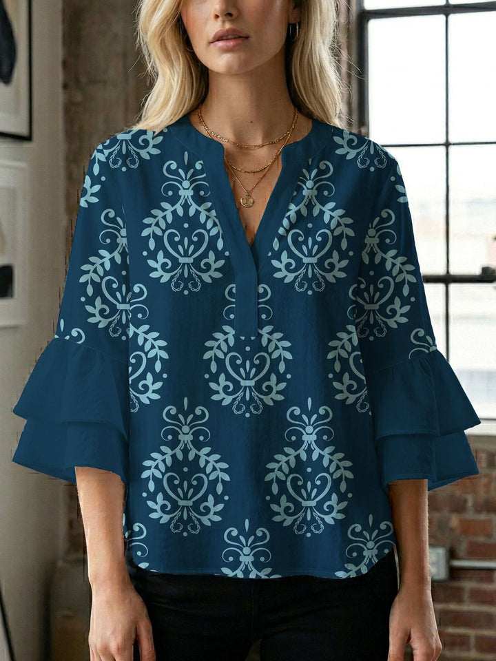 Damebluse med vakker blomstermønster Skjora