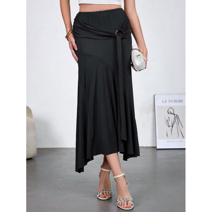 Damer Elegant maxiskjørt med asymmetrisk snitt og praktisk belte Skjora