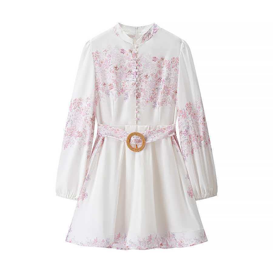 Kjolebluse for kvinner med blomstermønster og belte i midjen Skjora