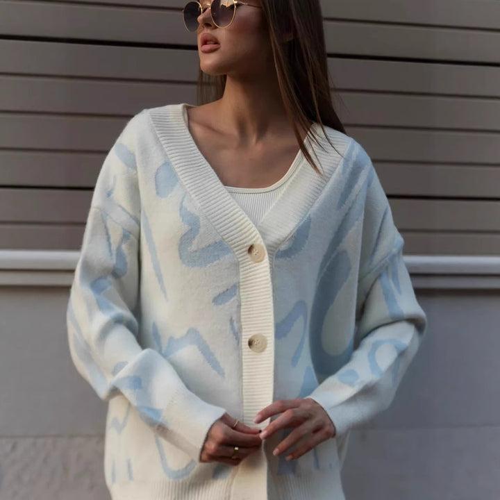 Kvinnens koselige cardigan med elegant mønster Skjora