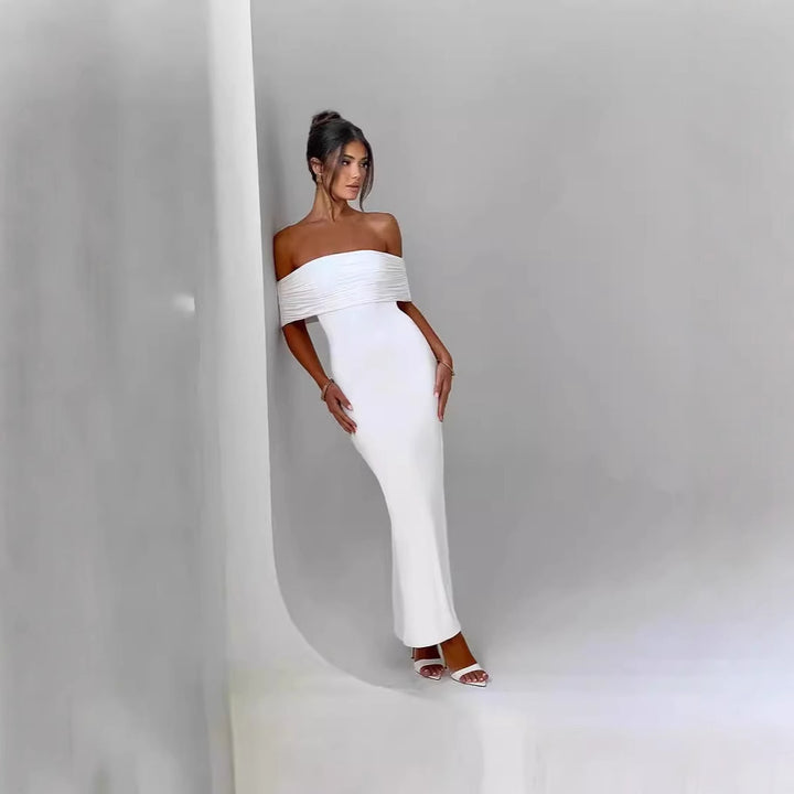 Damer Elegant omslagskjole med off-shoulder-utringning og figurnær passform Skjora