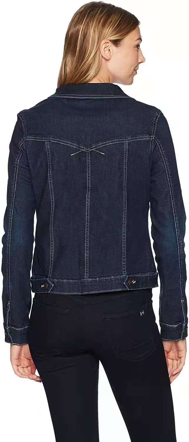 Kvinnenes klassiske denimjakke med dekorative sømmer Skjora