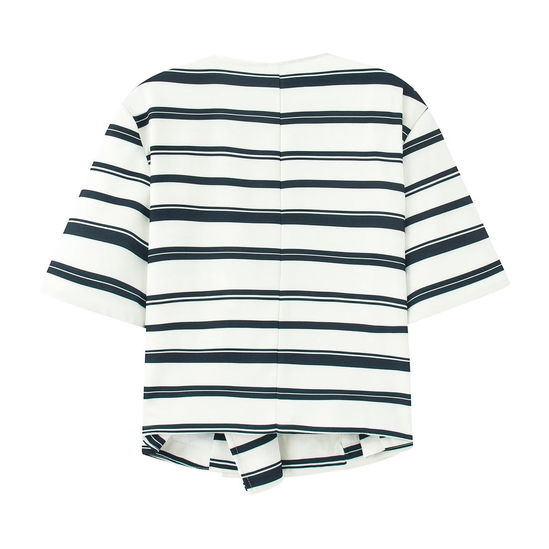 Dame stripete blazer- og shorts-sett med elegante knappdetaljer Skjora