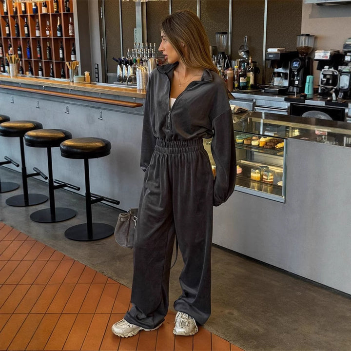 Kvinnelig elegant og sporty fløyel jumpsuit Skjora