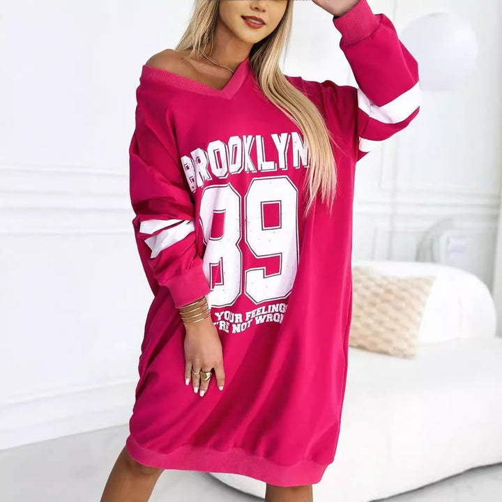 Kvinners oversized casual kjole i sportstil med V-hals Skjora