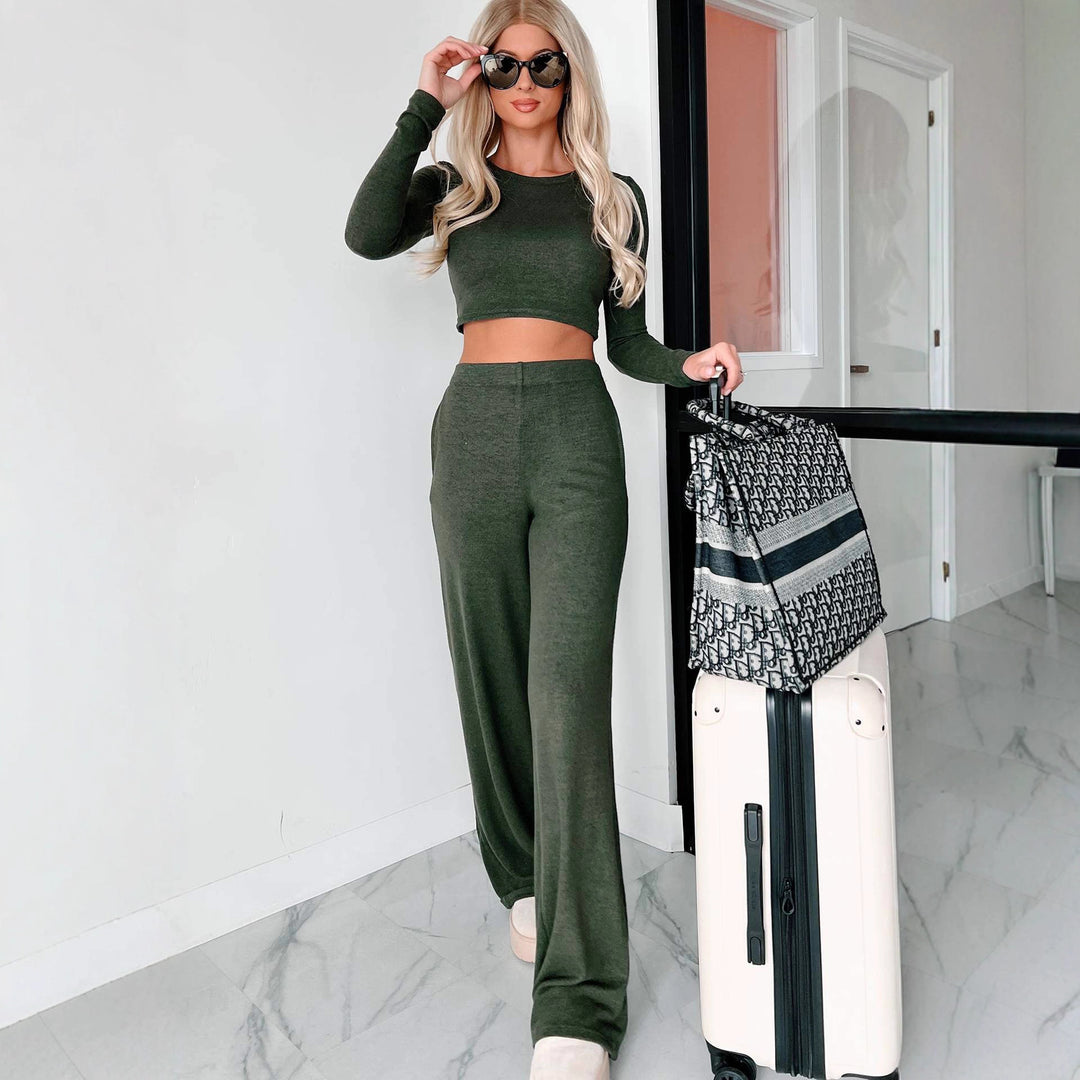 Kvinnes avslappet joggingdress sett med cropped topp og vide bukser Skjora
