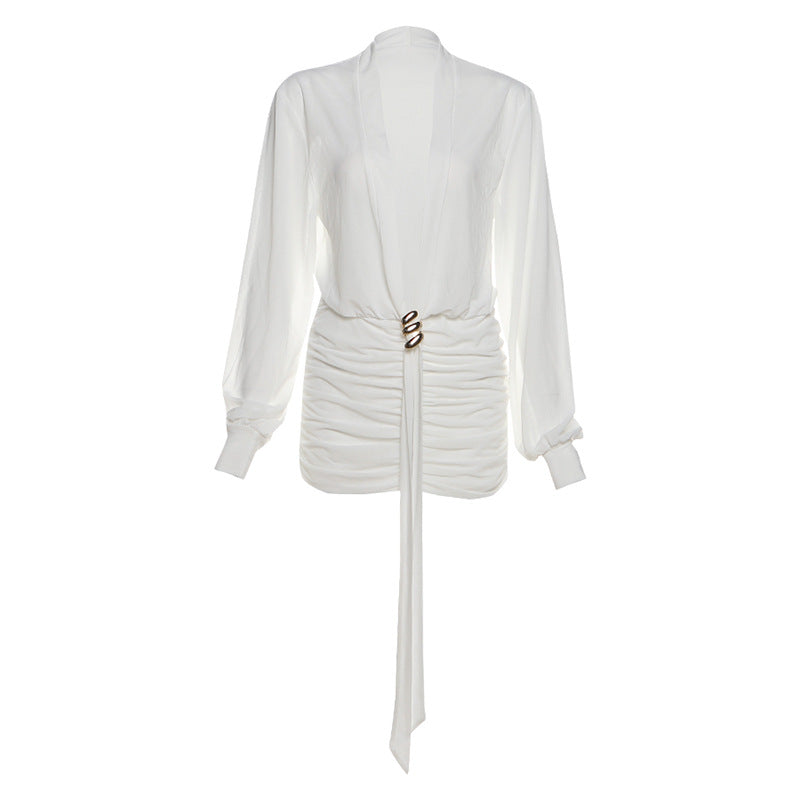 Dame innpakningsbluse med elegant drapering og fargerik brochelukking Skjora