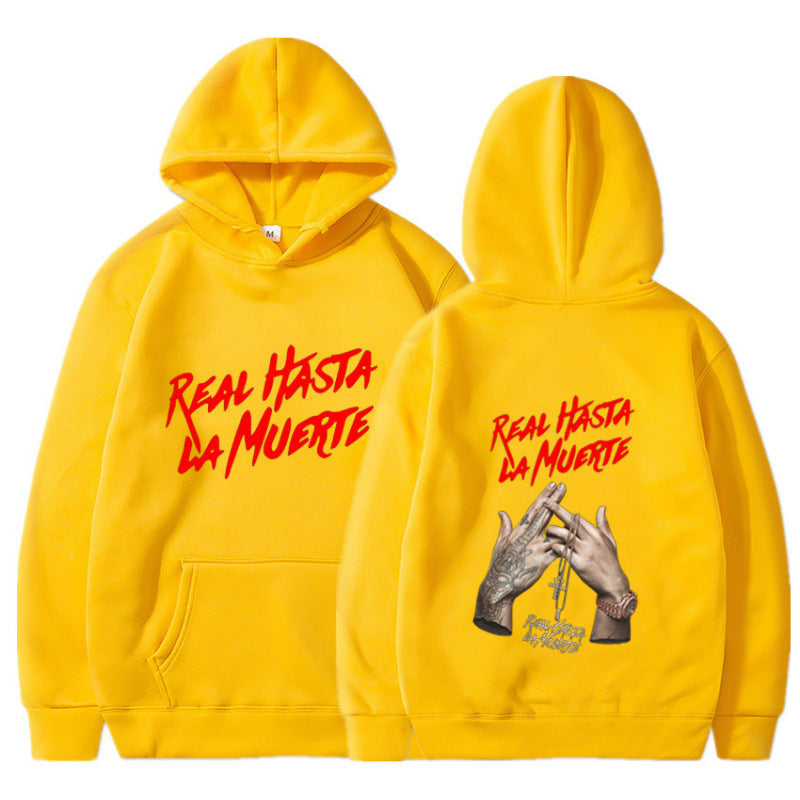 Dame hoodie med iøynefallende skrift i urban stil Skjora
