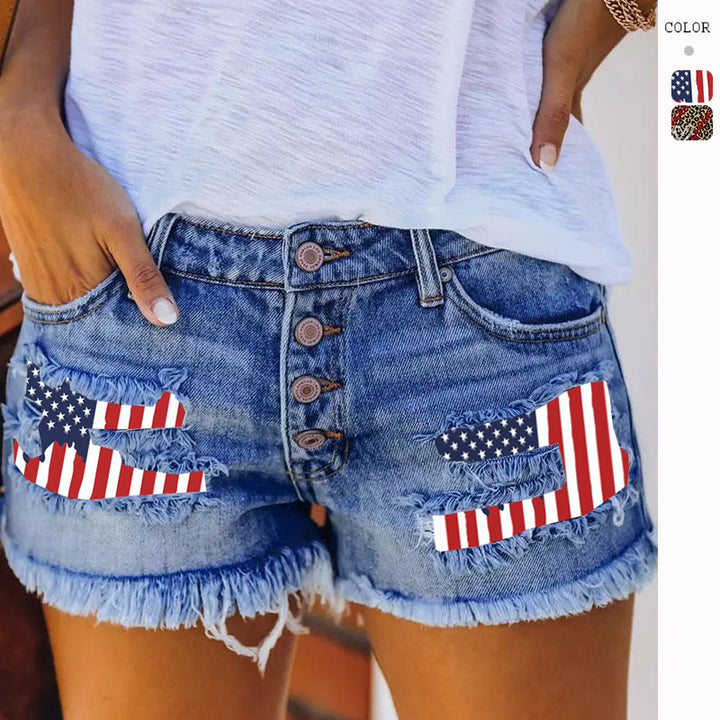 Kvinne denimshorts med vintage frynser og patriotiske appliquéer Skjora