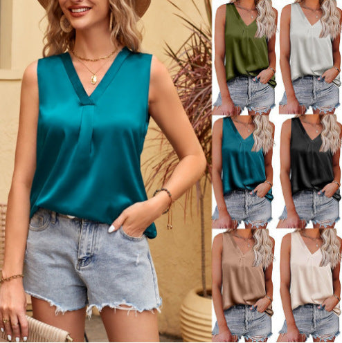 Dame Satin V-hals Bluse med elegant foldedekorasjon Skjora