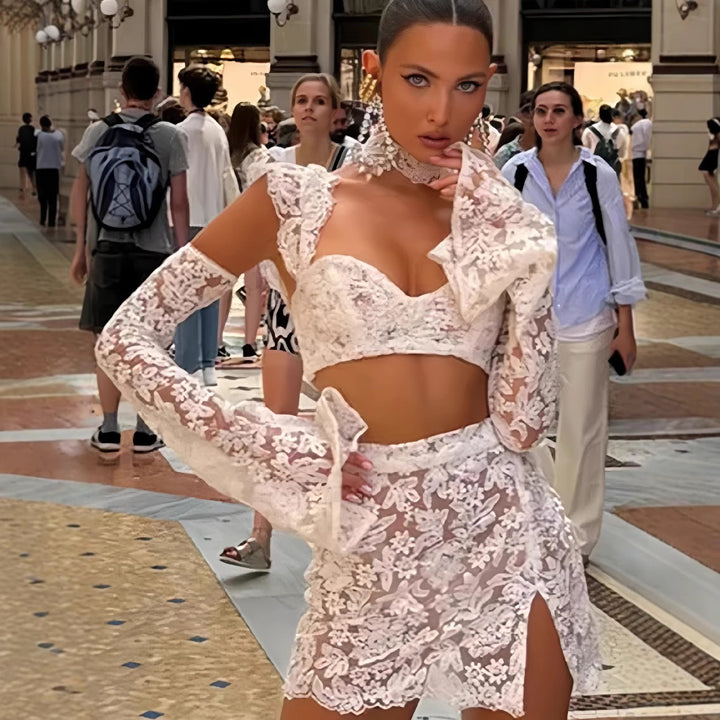 Dame Blonde Crop Top og Skjørt Sett med Gjennomsiktige Detaljer Skjora