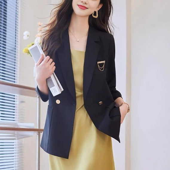 Damer moteriktig blazer med elegante knappedetaljer Skjora