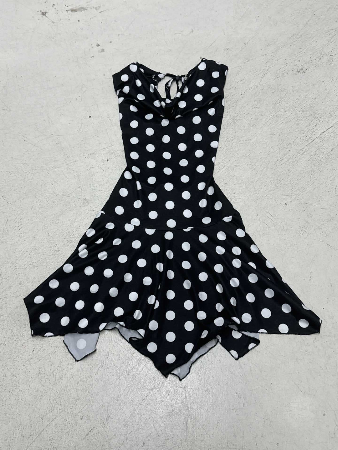 Dame leken Polka Dot kjole med lett stoff og dyp V-hals Skjora