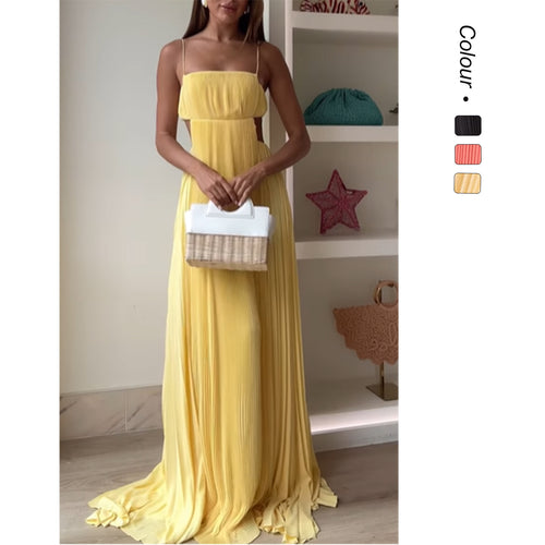 Kvinne maxi kjole med elegante plissert detaljer og tynne spaghetti stropper