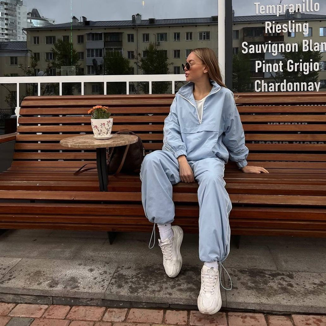 Kvinnelig sporty dress med høy krage og glidelås Skjora