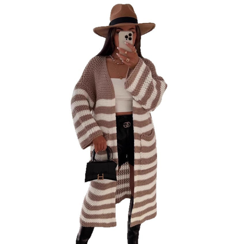 Kvinnes chunky strikket cardigan i en elegant stripeblanding Skjora