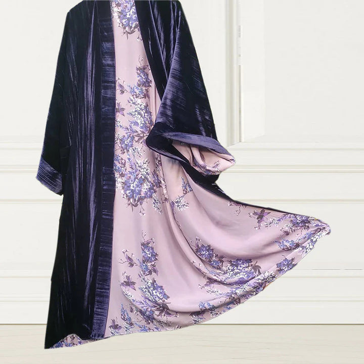 Kvinnes luksuriøse kimono med blomstermønster og silkeaktig fôr Skjora