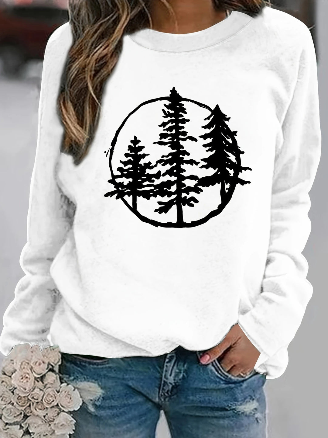 Kvinnelig sweatshirt med kult naturmotiv og avslappet passform Skjora